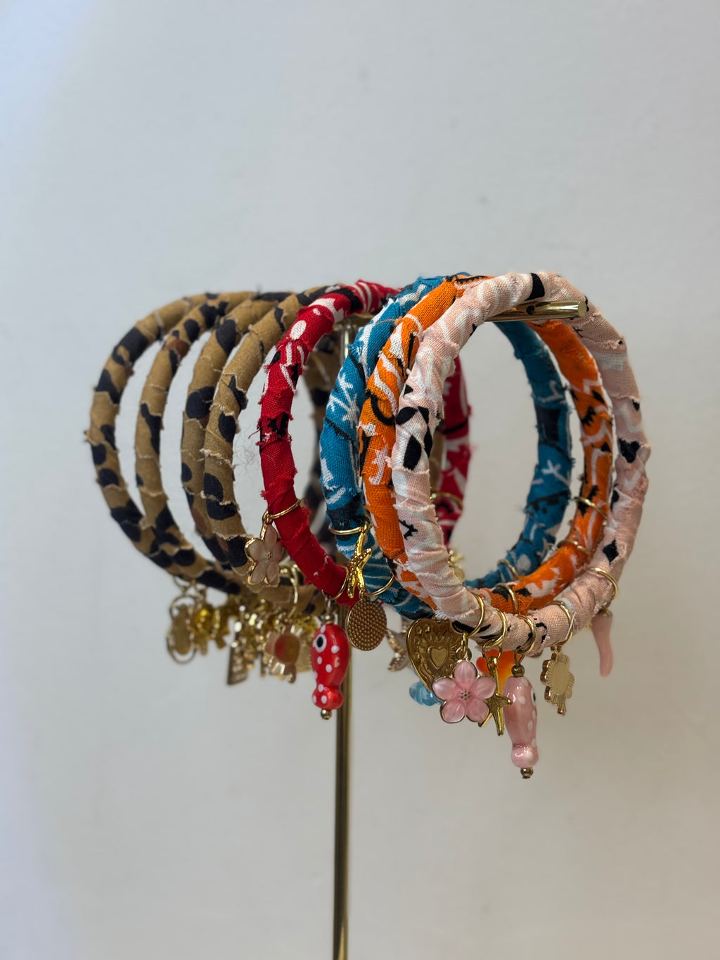 Jonc charms