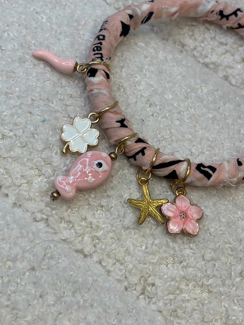 Jonc charms